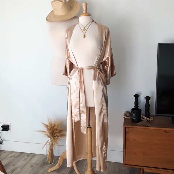 Other - VINTAGE BLUSH SILK FLOOR LENGTH ROBE